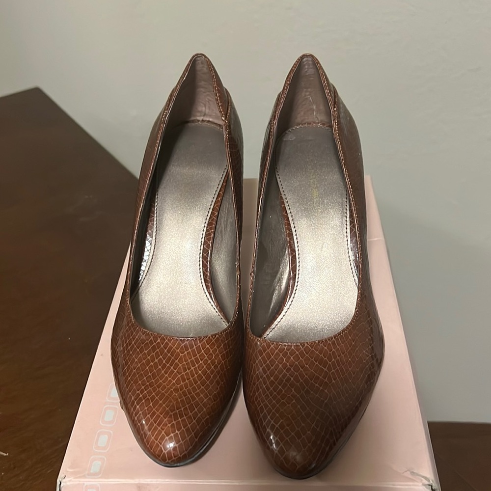 Bandolino Cognac Pumps